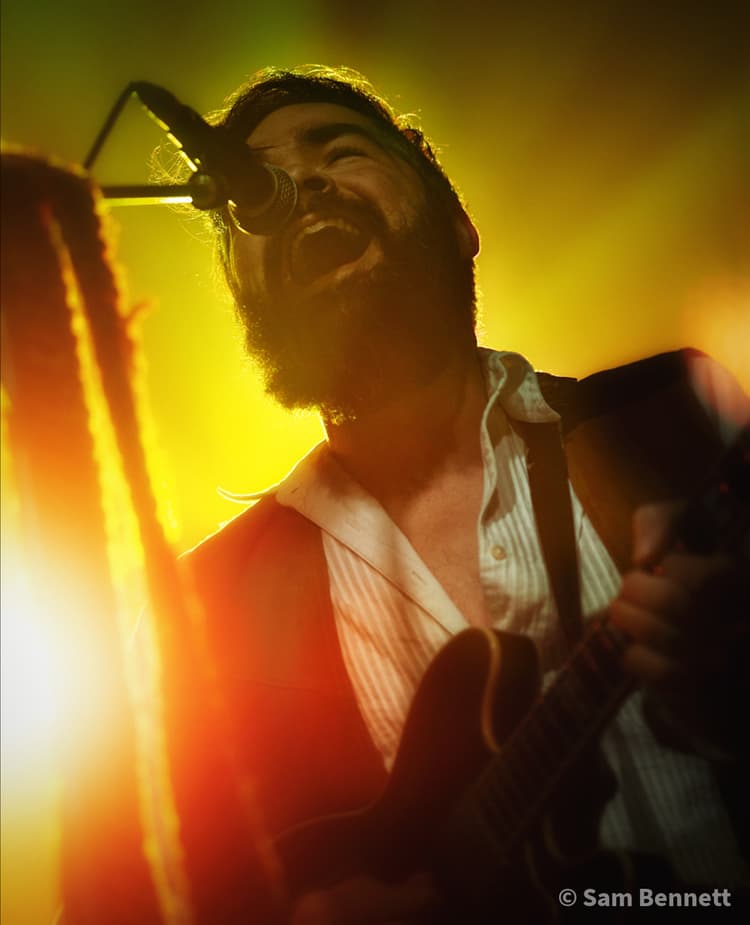 Lee Screaming Onstage